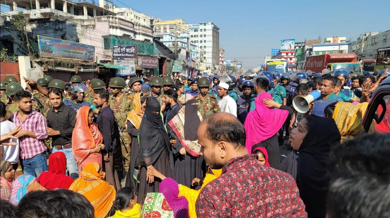 গাজীপুরে পোশাক শ্রমিকদের মহাসড়ক অবরোধ প্রত্যাহার